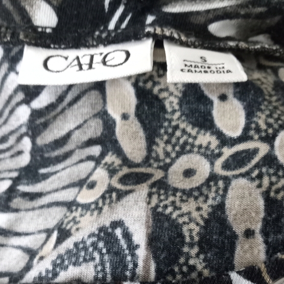 CATO Angel Wing Sleeves Chain Accented Top- Size: Small - Picture 5 of 5